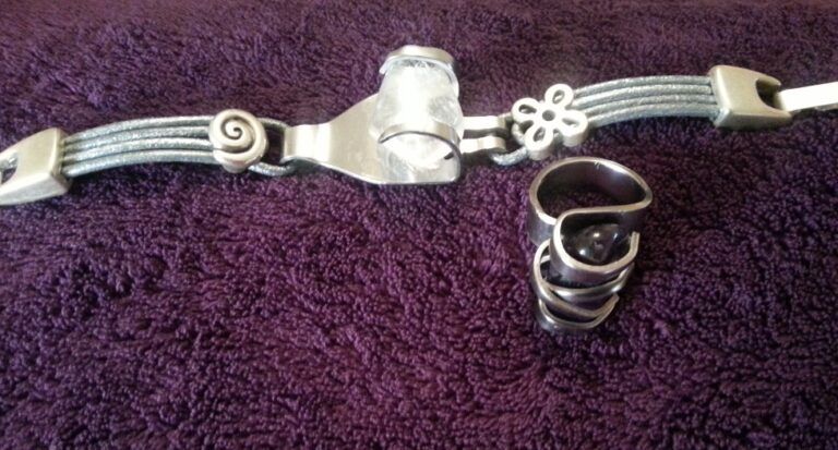 Anillo hecho a mano con tenedor