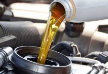 La importancia de cambiar el aceite del coche para no contaminar