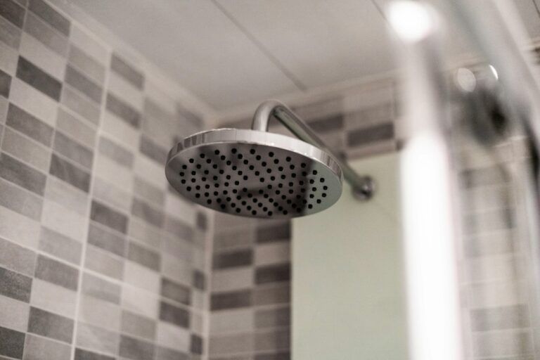 Consumo de agua por persona en España: datos y cálculo en casa