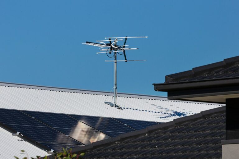 Cómo instalar placas solares en casa: proceso completo paso a paso (2026)
